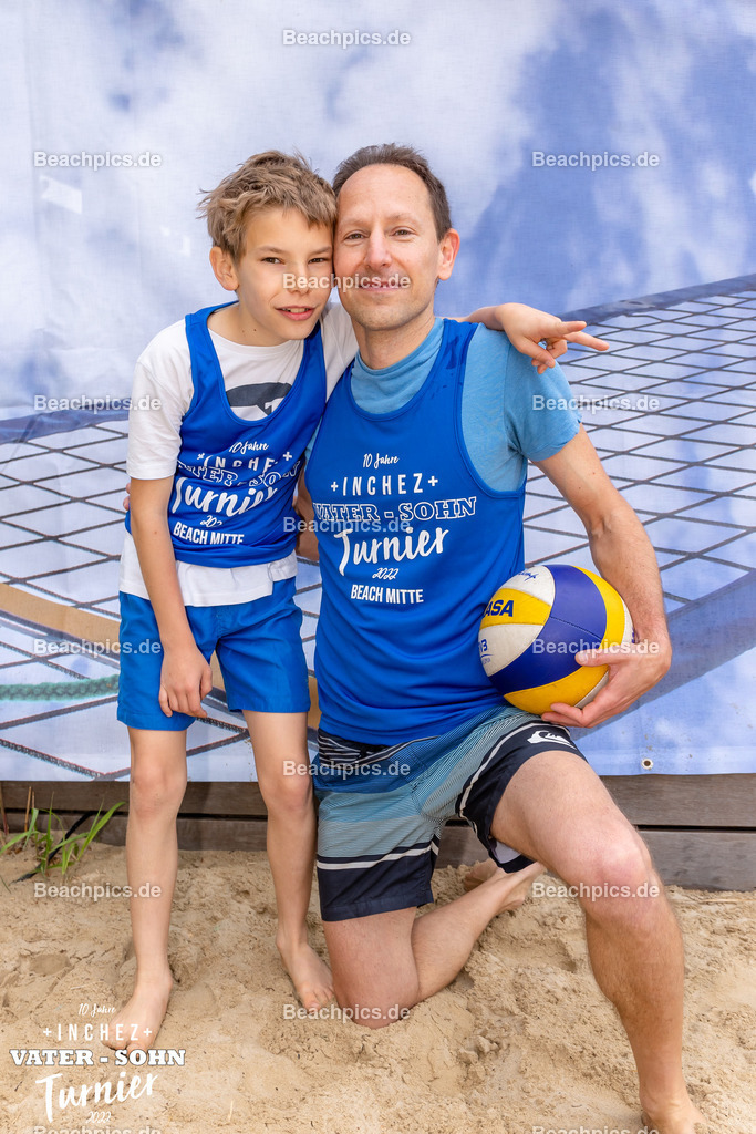 2022-00063189-Vater-Sohn-Turnier-Teamfotos-2 | 26.05.2022; Berlin Foto: Gerold Rebsch - www.beachpics.de