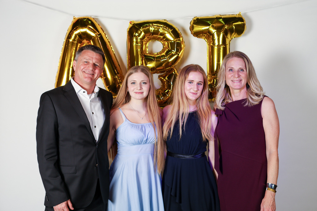 Abiball GGM 2026 _ Gruppenfotos-182 | Henke Visuals - Realisiert mit Pictrs.com