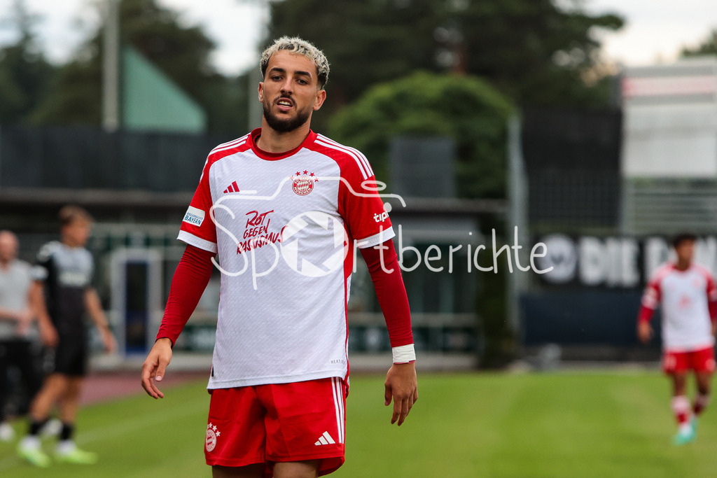 SV Wacker Burghausen - FC Bayern Amateure | Dion BERISHA (FCB #11) in Aktion / Freisteller / Einzelfoto