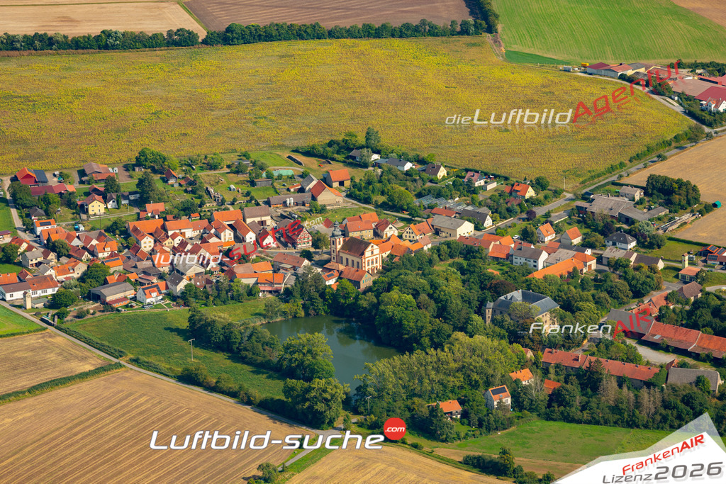Das Luftbild zeigt : Wetzhausen Stadtlauringen - Die Luftaufnahme wurde 2024 vom UL-Flugzeug aus erstellt ( keine Drohne ) - Hochauflösende Luftaufnahme - Für grossformatige Ausdrucke geeignet. Die Geschenkidee !Mit Lizenz und Bildrechte bestellbar