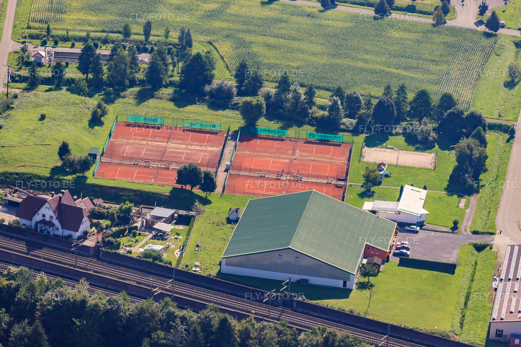 Luftbild: Tennisplätze des Tennisclub Ottersweier 1990 e.V. im Ortsteil Hatzenweier in Ottersweier im Bundesland Baden-Württemberg in Deutschland. Foto: IMG_31777.jpg vom 20.08.2010 durch Werner Riehm/FLY-FOTO.deTennisspielen unter Freunden - willkommen beim TC Ottersweier 1990 e.V