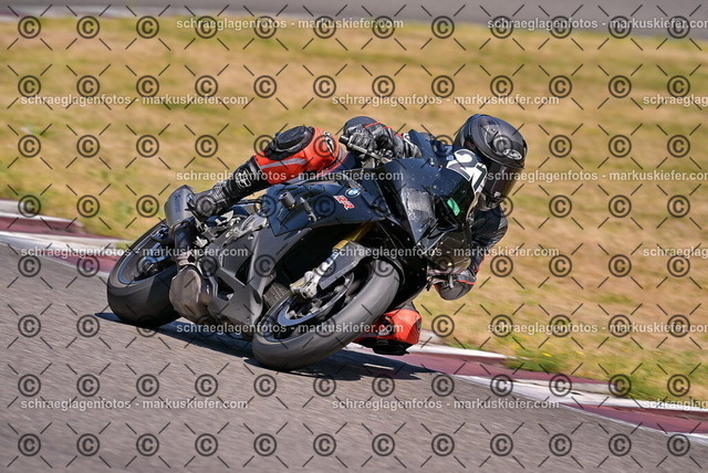 26bt05-1126 | markuskiefer.com - Realisiert mit Pictrs.com