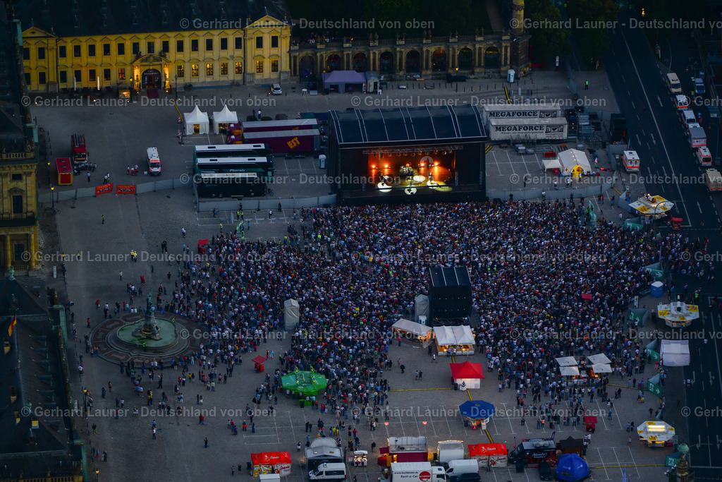 3703116 | Bryan Adams Konzert am 04.05.2017 Residenzplatz, Würzburg