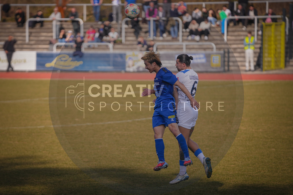 Fußball, Herren, Saison 2025/2026, Regionalliga Nordost, 25. Spieltag, F.C. Hertha 03 Zehlendorf vs. FSV 63 Luckenwalde, Sonntag 08.03.2026, Ernst-Reuter-Sportfeld | Fußball, Herren, Saison 2025/2026, Regionalliga Nordost, 25. Spieltag, F.C. Hertha 03 Zehlendorf vs. FSV 63 Luckenwalde, Sonntag 08.03.2026, Ernst-Reuter-Sportfeld, Im Bild: Shinji Yamada (l. Zehlendorf) und Andreas Pollasch (r. Luckenwalde) - Realisiert mit Pictrs.com