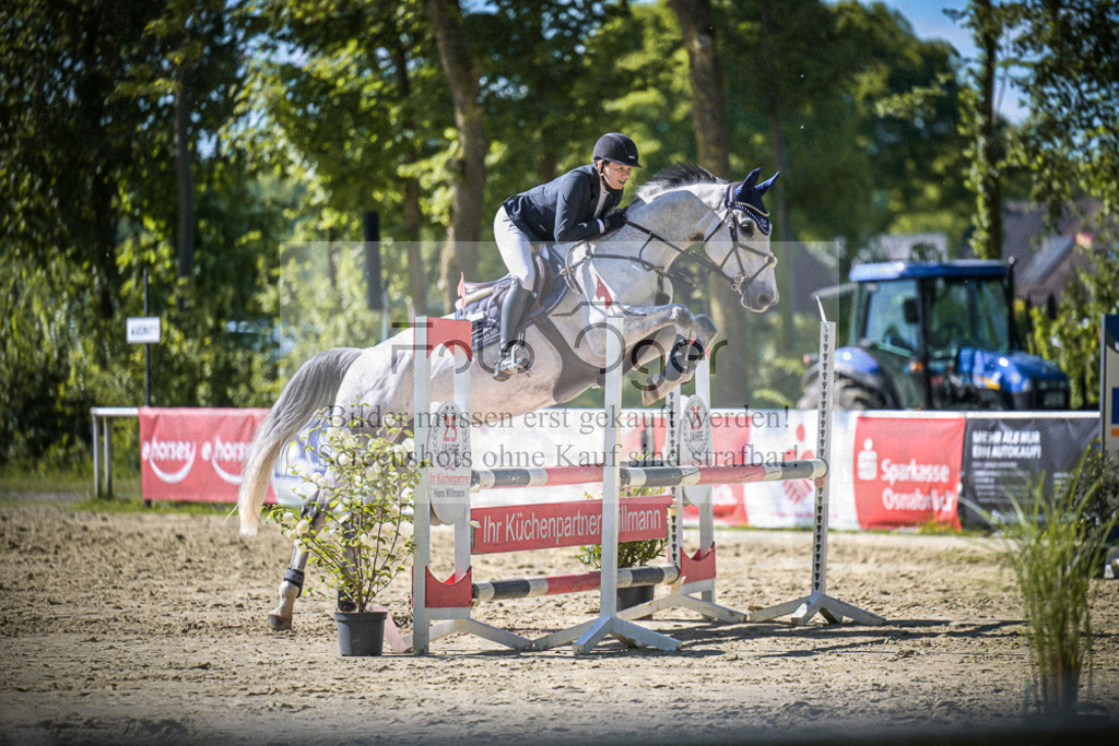 DOS_2745 | Entdecke hochwertige Reitturnierfotos von Foto Oger. Professionell, emotional und authentisch – jetzt Lieblingsmomente im Shop bestellen.Deutschlandweite Turnierfotografie. - Realisiert mit Pictrs.com