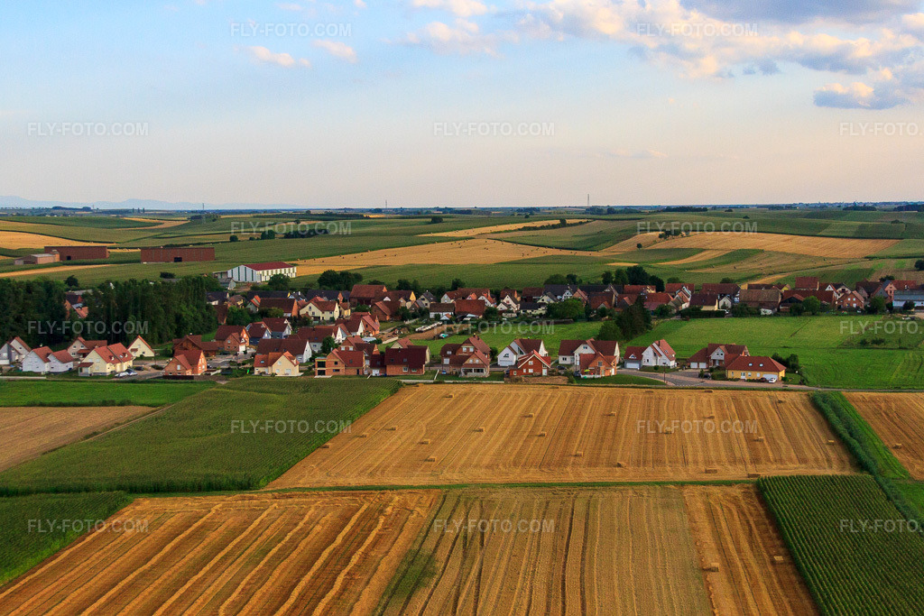 Aerial view: Rue de la Haute Vienne in Schleithal in the state Bas-Rhin, France. – Photo: IMG_59018.jpg taken on 08/04/2013 by Werner Riehm/FLY-FOTO.com – Resolution of the original: 4564 x 3043 px