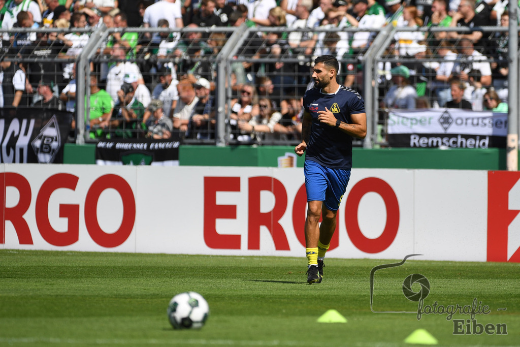 SV Atlas-Delmenhorst-Borussia Mönchengladbach | DFB-Pokal 1. Runde;SV Atlas Delmenhorst (gelb)-Borussia Mönchengladbach (schwarz) am 17.08.2025 in Oldenburg (Marschweg-Stadion), Photo: Philip Eiben 2025 - Realisiert mit Pictrs.com