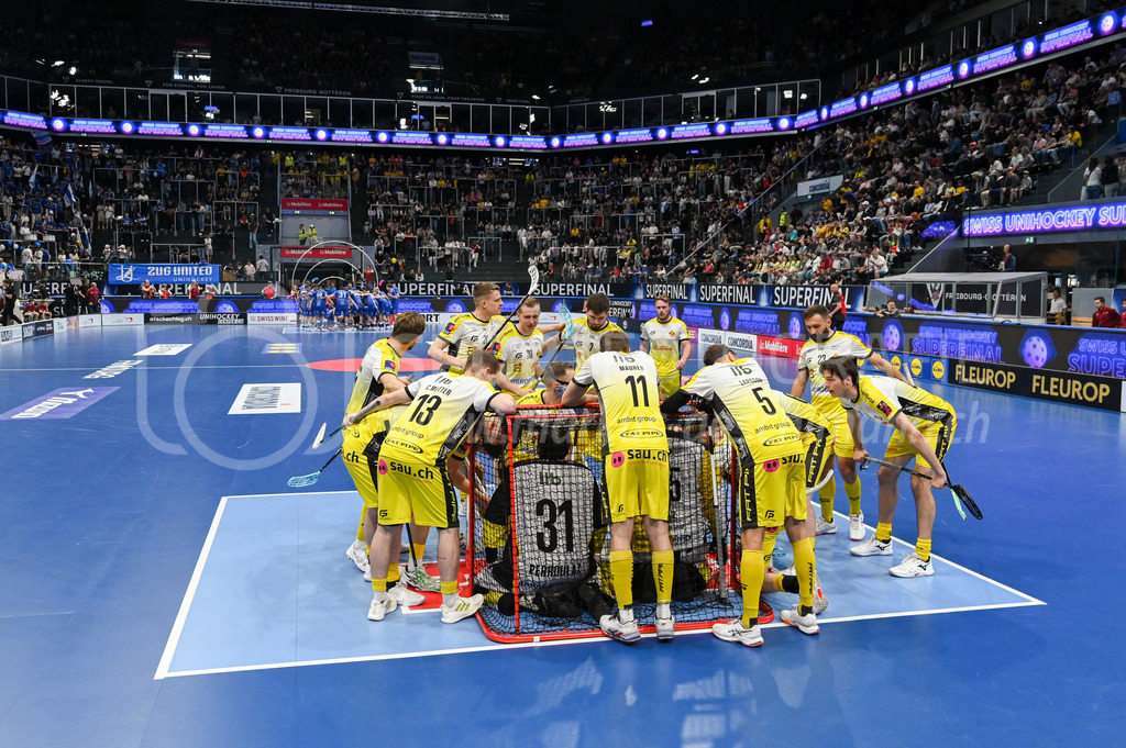 Zug United - HC Rychenberg - 25. April 2026 | Die HCR-Spieler bei der Goaliebeschwörung am L-UPL Superfinal-Spiel zwischen Zug United und HC Rychenberg am 25. April 2026 in der BCF Arena, Fribourg, Schweiz.Bild: Sportfotografie Markus Aeschimann | www.markus-aeschimann.ch - Realisiert mit Pictrs.com