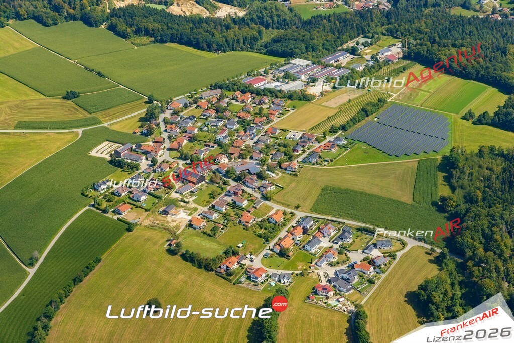 Schrägluftbild  Oberkümmering  Hauzenberg - Das Luftbild wurde 2025 vom UL-Flugzeug heraus erstellt ( keine Drohne ) - Hochauflösende Luftaufnahme -Nicht vergleichbar mit Google Maps oder Satelittenbilder- Die Geschenkidee !Mit Lizenz und Bildrechte bestellbar