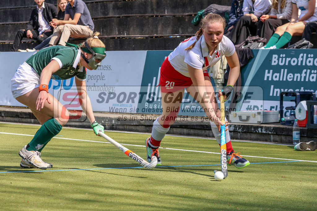 MJ_2023-04-22 - F - HTCU - TSV-39 | Wiebke Wahlster (TSV Mannheim #20) & Carolin Hoffmann (Uhlenhorst Mülheim #13), Uhlenhorst Mülheim - TSV Mannheim am 22.4.2023 im Waldstadion, Mülheim a. d. Ruhr