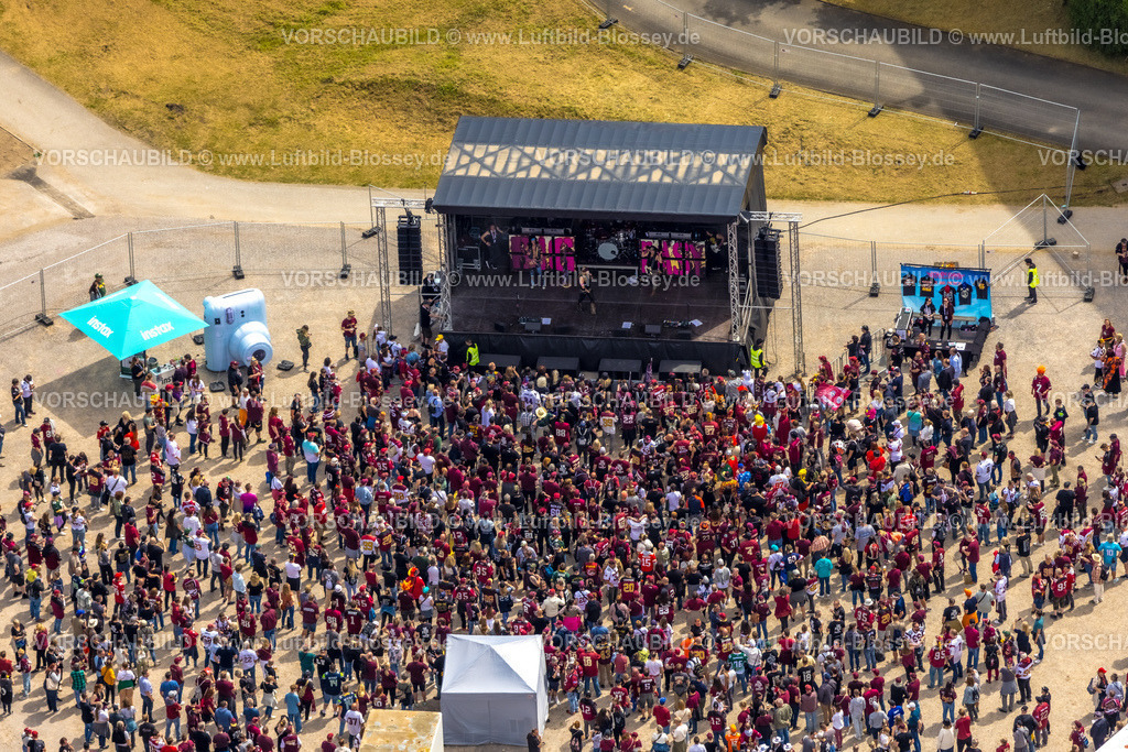 Duisburg240703893-Sued | Luftbild, Duisburg-Süd, Konzert und Menschenmenge vor der Bühne am Schauinsland-Reisen-Arena, auch Wedau-Stadion, Neudorf, Duisburg, Ruhrgebiet, Nordrhein-Westfalen, Deutschland
