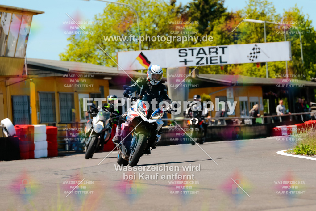 Moto-TeamOBK-21822 | Hier findet Ihr Bilder von Touristenfahrten auf der Nürburgring Nordschleife oder von anderen Veranstaltungen die ich besucht habe. Viel Spass beim Durch Schauen 