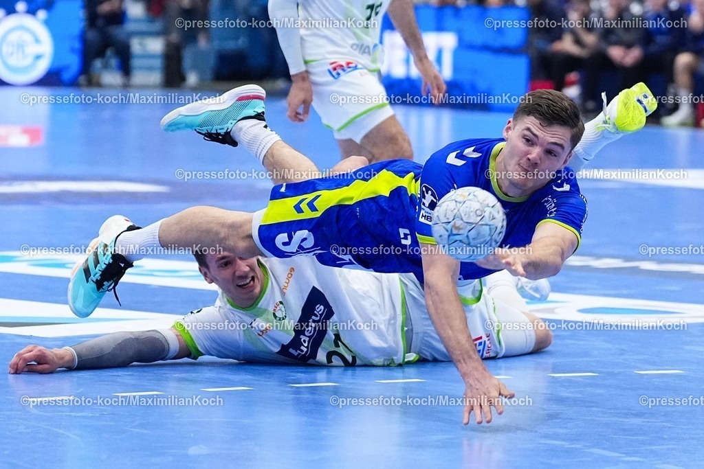 xYDRx11042601006 | 11.04.2026, xydrx, Handball, 1.HBL, VfL Gummersbach - HSG Wetzlar, Schwalbe-Arena: Jona Schoch (HSG Wetzlar #22) im Zweikampf gegen Kay Smits (VfL Gummersbach #31)   Photo: xYannisxDreimannxPressefotoKochx