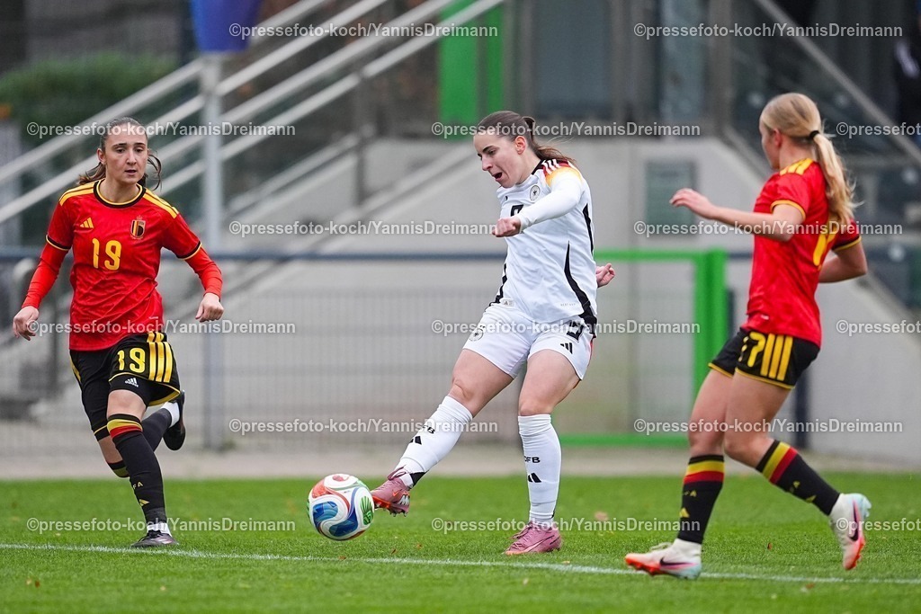 xYDRx26112502026 | 26.11.2025, xydrx, Fußball, Länderspiel, EM-Qualifikation U19-Frauen, Belgien - Deutschland, Sportschule Wedau: Eva Spelkens (BEL #19) Leonie Koepp (GER #9) Lise Bal (BEL #17)