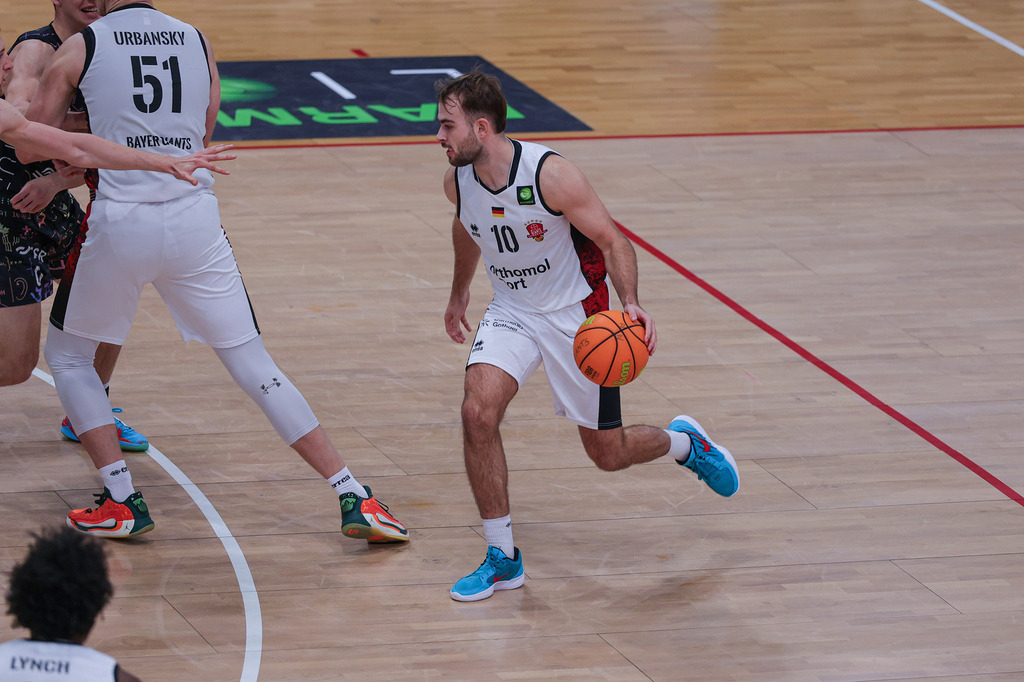 Pro A BAYER GIANTS vs Uni Baskets Münster-68 | Fotos von Basketballspielen aus dem Raum NRW fotografiert von Gero Mueller-Laschet und Daniel Schaefer - Realisiert mit Pictrs.com