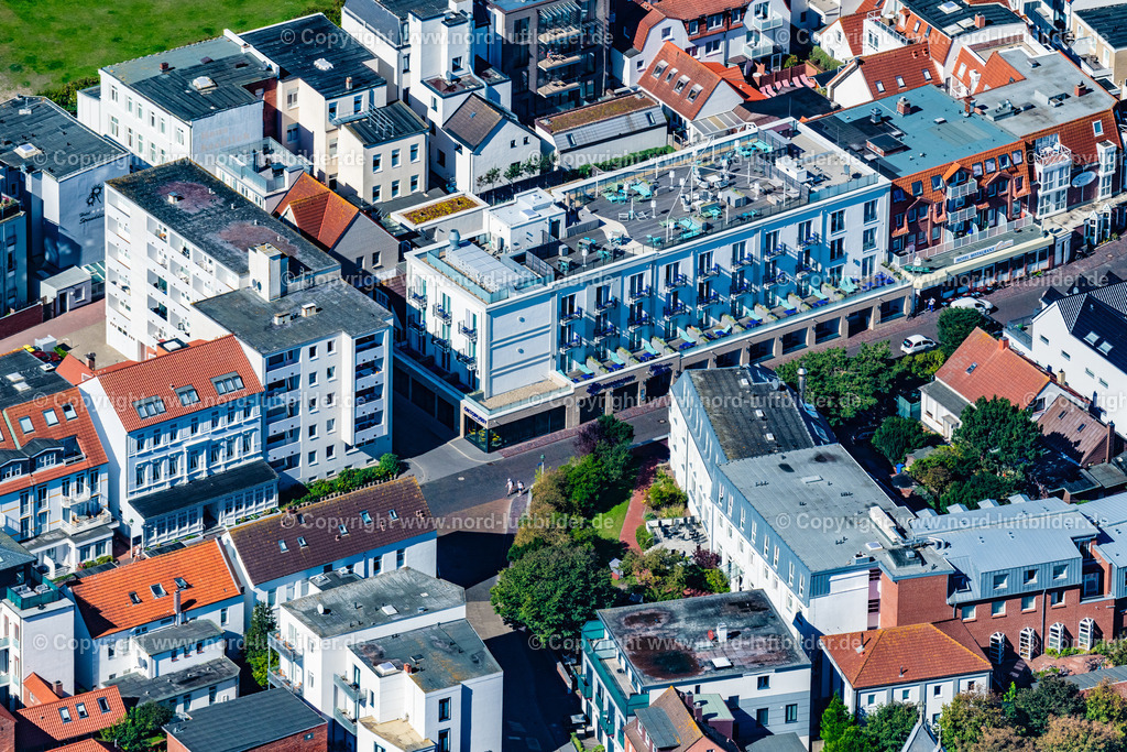 Norderney_Hotel_New_Wave_ELS_7321050923 | NORDERNEY 05.09.2023 Ferienhaus, Hotel " NEW Wave " mit Dach Bar und Cafe auf der Insel Norderney im Bundesland Niedersachsen, Deutschland. // Holiday home, hotel "NEW Wave" with roof bar and cafe on the island of Norderney in the state Lower Saxony, Germany. Foto: Martin Elsen