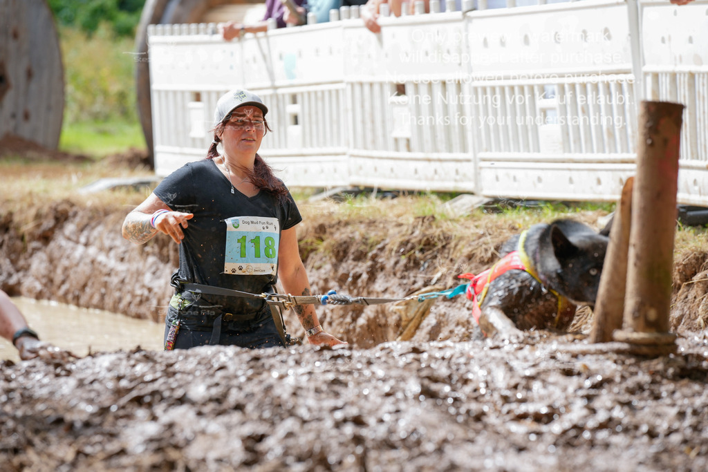 Schlamm_mit_Hund (194 von 460) | stephaniefillaphotographie - Realisiert mit Pictrs.com