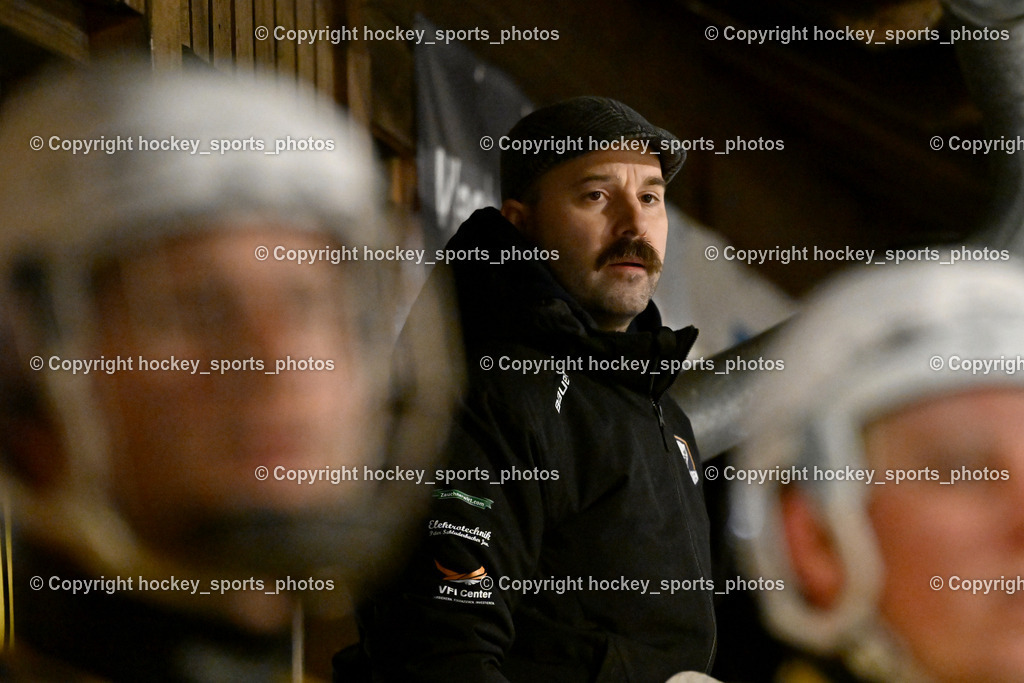 ELV Zauchen vs. EC Tigers Paternion  | Headcoach ELV Zauchen Daniel Kudler, ELV Zauchen vs. EC Tigers Paternion , ELV Zauchen vs. EC Tigers Paternion  am 02.01.2025 in Eisoval Zauchen (Stadthalle Villach), Austria, (Photo by Bernd Stefan)