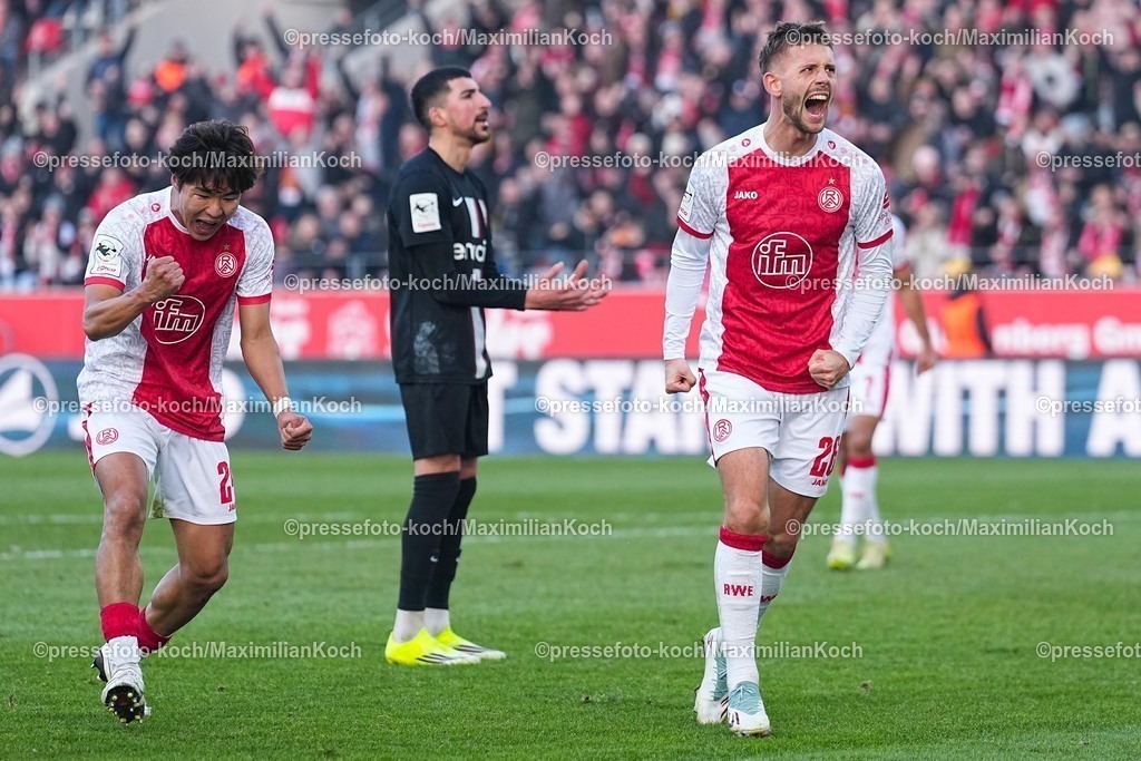 xYDRx24012601065 | 24.01.2026, xydrx, Fußball, 3.Liga, Rot-Weiss Essen - TSV Havelse, Saison 2025 2026, Stadion an der Hafenstraße: Torjubel nach dem Tor zum 4:1 für Rot-Weiss Essen durch Torschütze Torben Muesel (Rot-Weiss Essen #26) zusammen mit Kaito Mizuta (Rot-Weiss Essen #24)    DFB regulations prohibit any use of photographs as image sequences and or quasi-video. Photo: xYannisxDreimannxPressefotoKochx