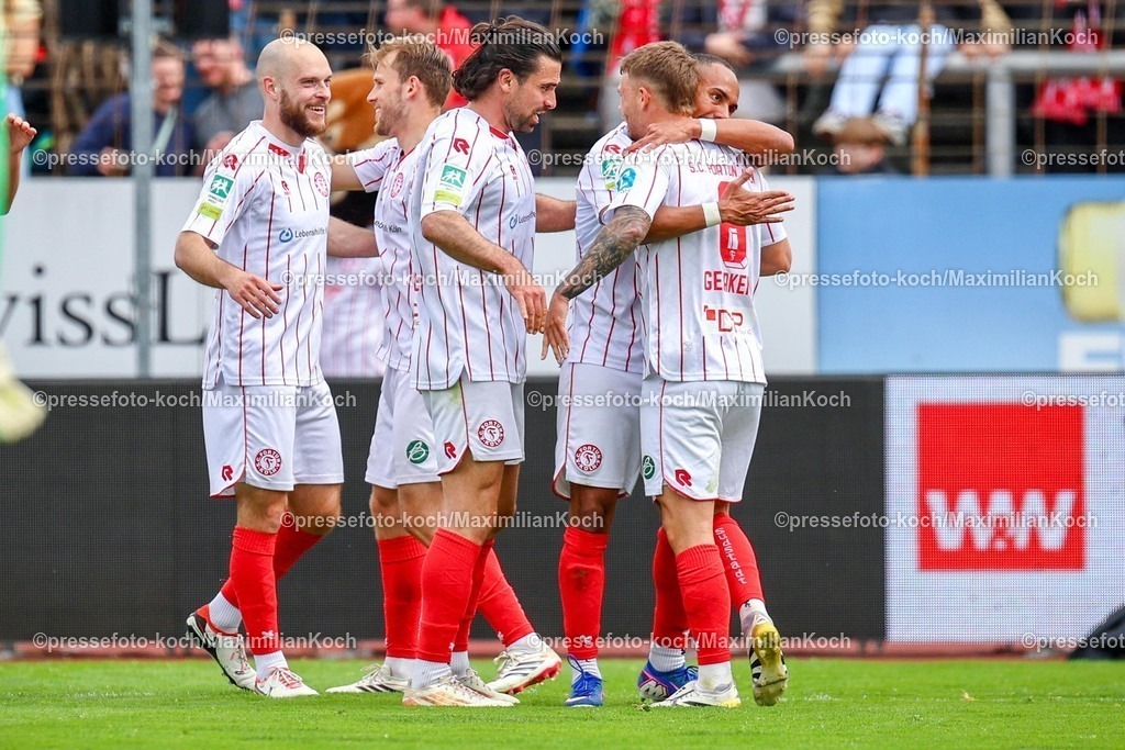 xsefx12042601022 | 12.04.2026, xsefx, Fußball, Regionalliga West, SC Fortuna Köln - FC Schalke 04 II (U23), 29. Spieltag, Südstadion Köln, Saison 2025 2026: Torjubel Jubel nach dem Tor von Timo Bornemann. DFB regulations prohibit any use of photographs as image sequences and or quasi-video. Photo: xSabinexEffgenxPressefotoKochx
