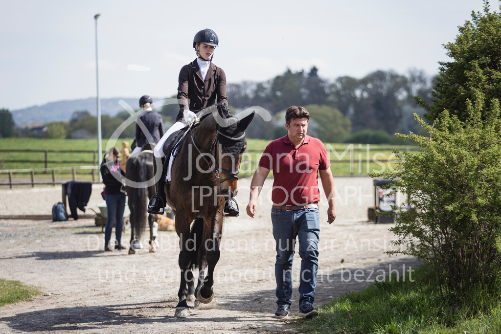 250416_Dressurpferde-L-231 | Deine schönsten Turniermomente als professionelle Fotos! Entdecke hochwertige Pferdesport-Fotografie im Online-Shop. Jetzt Fotos finden & bestellen!