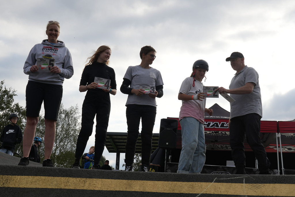 Siegerehrung_Pro-Women-A-2 | German Pumptrack Series - Realisiert mit Pictrs.com