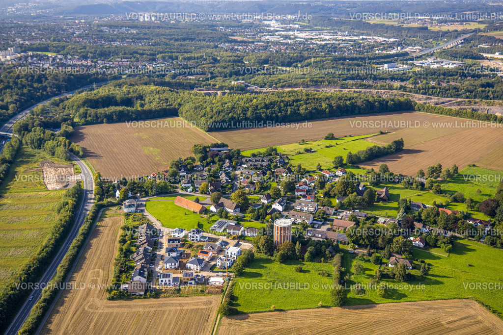 Hagen230902873 | Luftbild, Baustelle Neubau-Wohnsiedlung Raiffeisenstraße, Wasserturm Haßley, Ortsteil Haßley, Emst, Hagen, Ruhrgebiet, Nordrhein-Westfalen, Deutschland