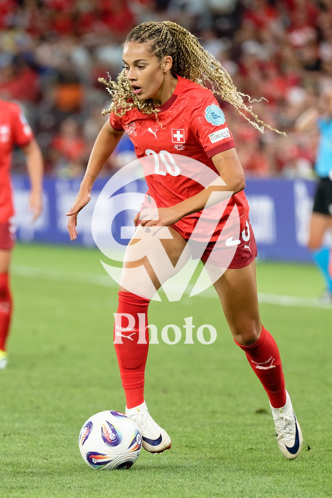 Finland v Switzerland: UEFA Women's EURO 2025 Group A | GENEVA, SWITZERLAND - JULY 10: Alayah Pilgrim of Switzerland runs with the ball during the UEFA Women's EURO 2025 Group A match between Finland and Switzerland at Stade de Geneve on July 10, 2025 in Geneva, Switzerland. (Photo by Giuseppe Velletri/Sports Press Photo/Getty Images)