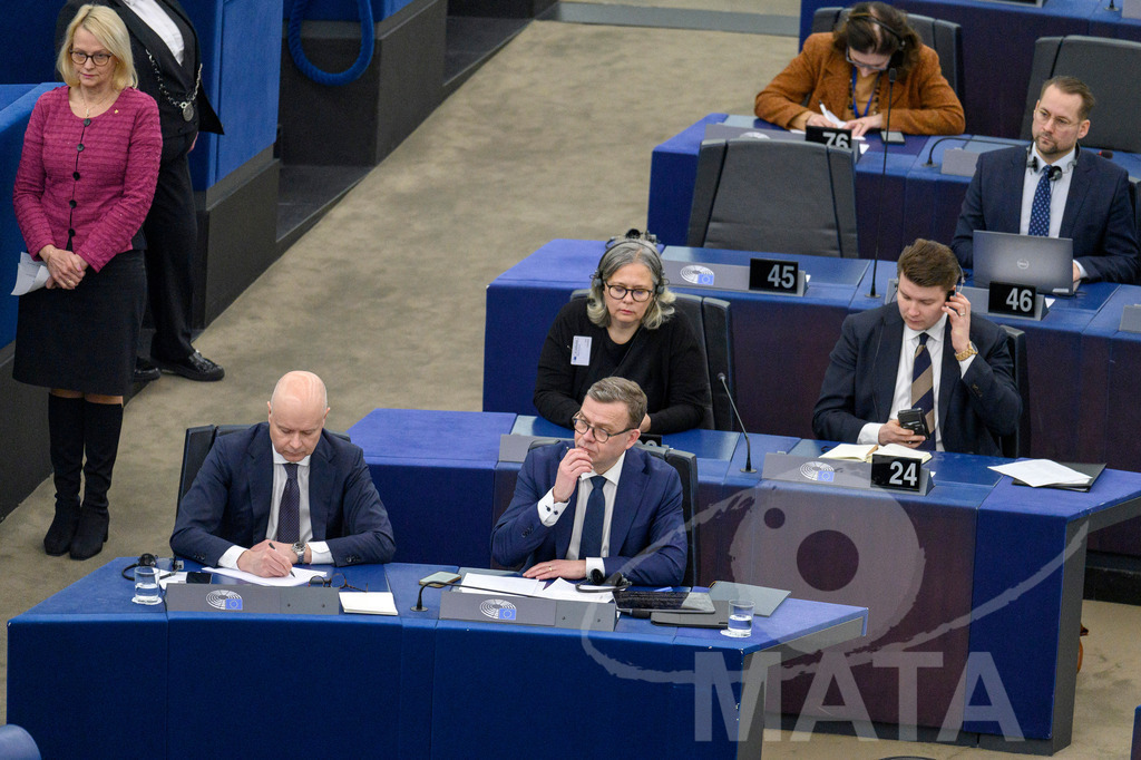 _DWI6245 | Der finnische Ministerpräsident Petteri Orpo hört sich Reden von Europaabgeordneten im Rahmen der Debatte „Das ist Europa“ an in EU Parlement in Straßburg, 13.03.2024 - Realisiert mit Pictrs.com