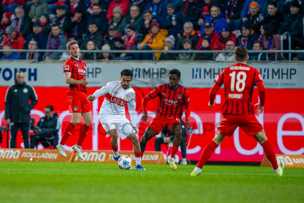 1. FC Heidenheim vs. VfB Stuttgart, Fussball, 1. Bundesliga, 23. Spieltag, Saison 2025/2026, 22.02.2026 | Tiago Tomas (VfB Stuttgart, #08),1. FC Heidenheim vs. VfB Stuttgart, Fussball, 1. Bundesliga, 23. Spieltag, Saison 2025/2026, 22.02.2026Foto: photosbyphips/Philip Ziegler