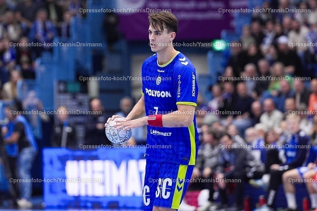 xYDRx14122501059 | 14.12.2025, xydrx, Handball, 1.HBL, VfL Gummersbach - SC Magdeburg, Schwalbe-Arena: Julian Koester (VfL Gummersbach #7)Photo: xYannisxDreimannxPressefotoKochx