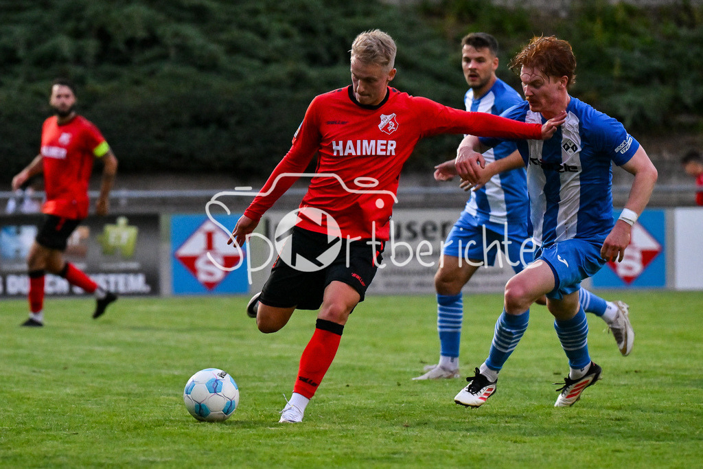 TSV Aindling - FV Illertissen | im Duell Ibrahim NEZIRI (Ainding 7) und Robin MUTH (Illertissen 10) / Zweikampf / Verbandspokal Bayern: TSV Aindling - FV Illertissen, TSV Aindling Hauptplatz am 05.08.2025