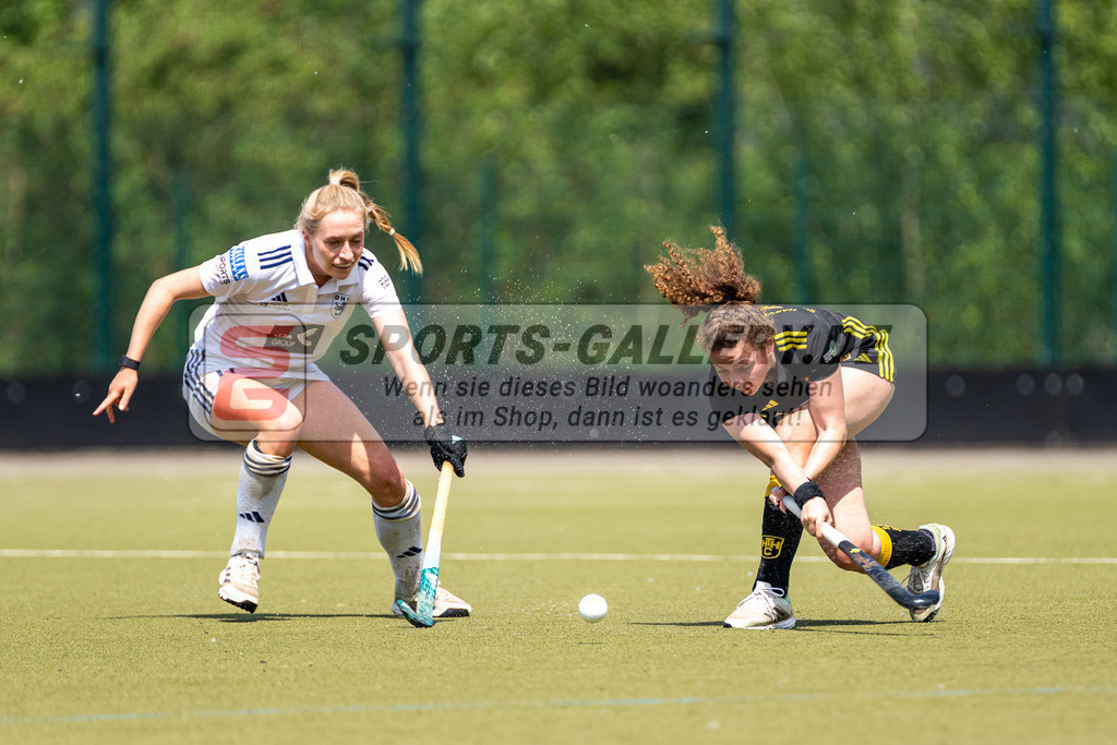 HK_20240511_100656 | 1.Bundesliga Damen Düsseldorfer HC - Harvestehuder THC am 11.5.2024 Düsseldorfer HC, Düsseldorf , Sara Strauss ( Düsseldorfer HC #11 ) , Marisa Martin Pelegrina ( Harvestehuder THC #38 )