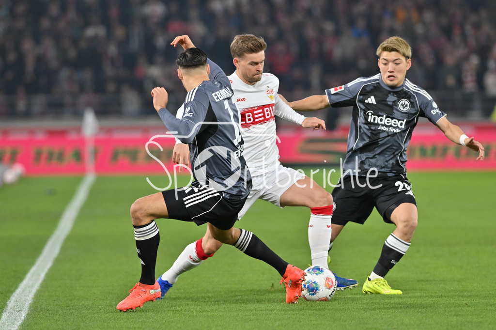 VfB Stuttgart - SG Eintracht Frankfurt | STUTTGART, GERMANY - 13. JANUARY: v. l. Younes EBNOUTALIB (Eintracht Frankfurt 11), Maximilian MITTELSTÄDT (VfB Stuttgart 7) und Ritsu DOAN (Eintracht Frankfurt 20) während dem Bundesligamatch zwischen dem VfB Stuttgart und der SG Eintracht Frankfurt am 17. Spieltag in der MHP-Arena / DFL REGULATIONS PROHIBIT ANY USE OF PHOTOGRAPHS AS IMAGE SEQUENCES AND/OR QUASI-VIDEO