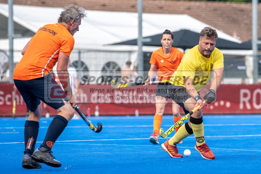 SFE_20240817_0139 | Krefeld, Deutschland, 17.08.2024:  European Cup for Recreational Hockey Players im KTHC Stadion Rot-Weiss Köln Tennis and Hockey Club am 17.08.2024 in Krefeld, Deutschland. (Foto von Stephan Fehrmann)Krefeld, Germany, 17.08.2024: European Cup for Recreational Hockey Players in KTHC Stadion Rot-Weiss Köln Tennis and Hockey Club at 17.08.2024 in Krefeld, Deutschland. (Foto from Stephan Fehrmann)