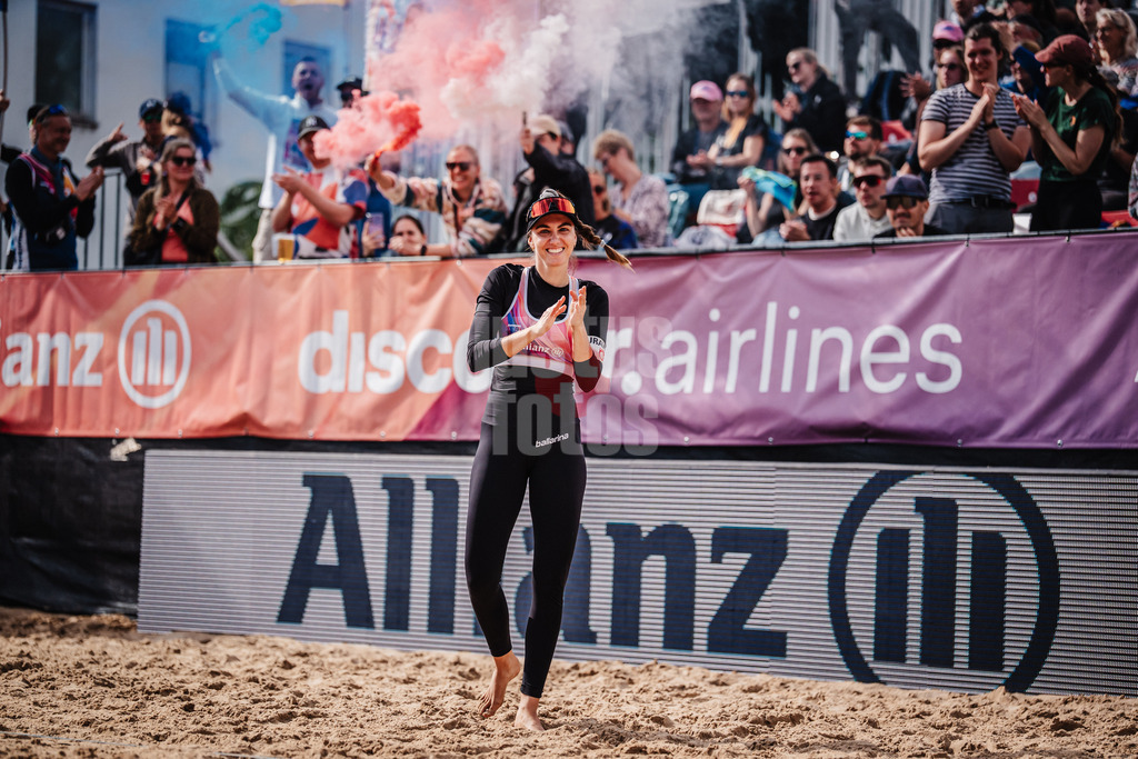 Beachvolleyball | Frauen | Allianz German Beach Tour 2025 | Tourstop Berlin | 23.08.2025 | Lisa-Sophie Kotzan läuft ins Stadion ein