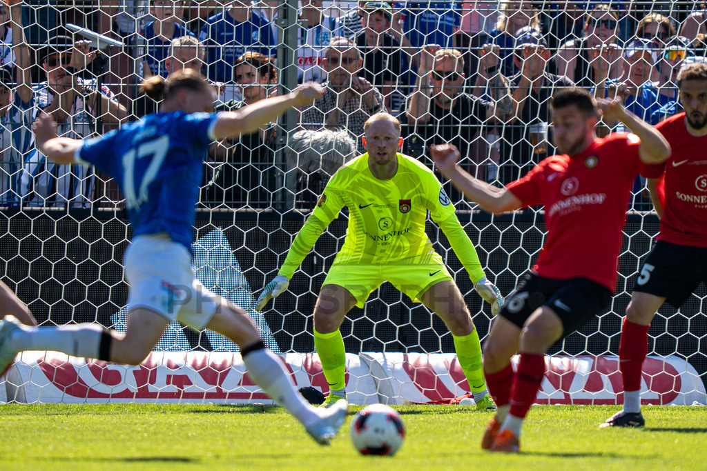 Stuttgarter Kickers vs. SG Sonnenhof Großaspach, Fussball, WFV-Pokal, Finale, 23.05.2026 | Maximilian Reule (SG Sonnenhof Großaspach, #01) bereit,Stuttgarter Kickers vs. SG Sonnenhof Großaspach, Fussball, WFV-Pokal, Finale, 23.05.2026