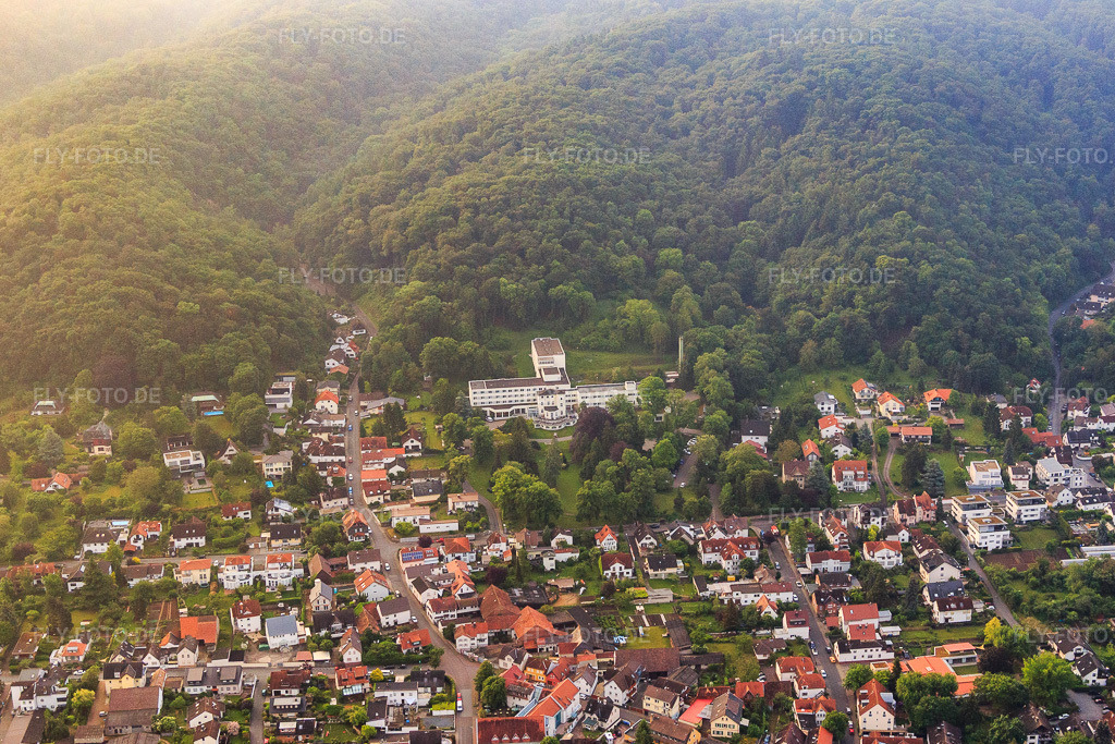 Luftbild: Hotel Lufthansa Seeheim GmbH am Waldrand in Seeheim-Jugenheim im Bundesland Hessen in Deutschland. Foto: IMG_089156.jpg vom 25.05.2016 durch Werner Riehm/FLY-FOTO.deWWW.LUFTHANSA-SEEHEIM.DE