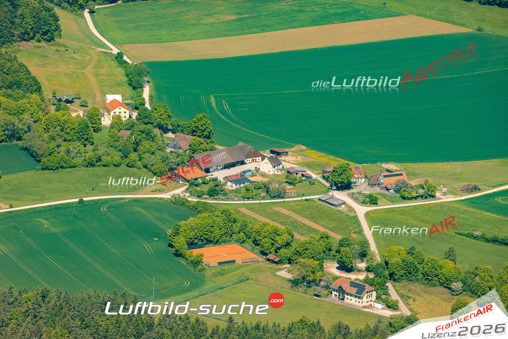 Mennersberg Kastl Bild- Das Luftbild wurde 2025 vom UL-Flugzeug heraus erstellt ( keine Drohne ) - Hochauflösende Luftaufnahme -Nicht vergleichbar mit Google Maps oder Satelittenbilder- Die Geschenkidee !Mit Lizenz und Bildrechte bestellbar