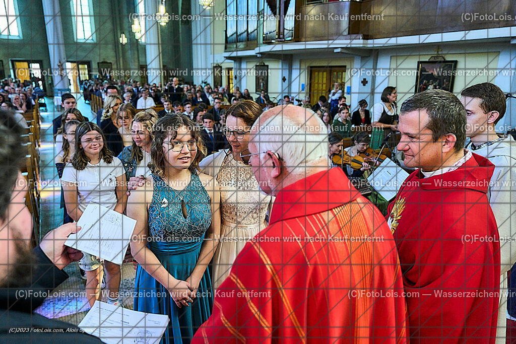 ALP2506_Pfarrfirmung Wieselburg_Sakrament der Firmung | (C)FotoLois.com, Alois Spandl, Pfarrfirmung in Wieselburg mit Firmspender Eduard Gruber (ehemaliger Generalvikar der Diözese St. Pölten), Sa 3. Juni 2023.