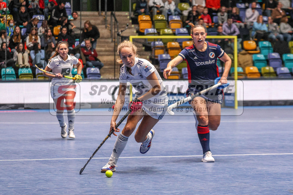MJ_20230204-DHC-MHC-W-21 | Lisa Nolte (Düsseldorfer HC #17), Düsseldorfer HC - Mannheimer HC am 4.2.2023 in der Ballsporthalle, Frankfurt am Main