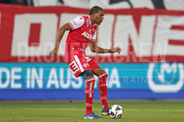 Austrian Bundesliga: Grazer AK 1902 vs LASK | GRAZ, AUSTRIA, 13.DEC.25 - SOCCER - ADMIRAL Bundesliga, Grazer AK 1902 vs LASK. The image shows Donovan Pines (GAK).