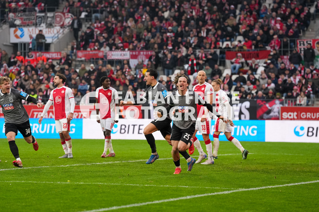 GER Rot-Weiss Essen vs. SSV Ulm, Fussball, 3. Liga, Spieltag 19, Saison 2025/2026, 20.12.2025 | GER Rot-Weiss Essen vs. SSV Ulm, Fussball, 3. Liga, Spieltag 19, Saison 2025/2026, 20.12.2025Foto: Fabian Friese - Realisiert mit Pictrs.com