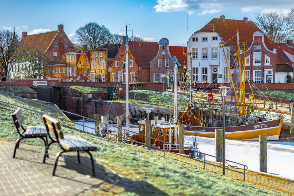 016 Greetsiel Schnee - 12-02-2021 -R Ganske | Onlineshop mit Bildern von Stränden, Häfen und Meer. Leinwände, Poster, Kalender und andere Materialien erhältlich. Kommerzielle Lizenzen möglich.  - Realisiert mit Pictrs.com