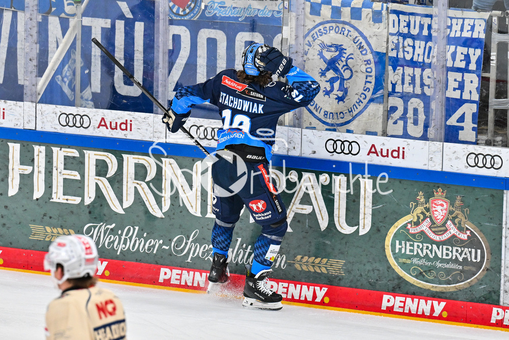 ERC Ingolstadt - Nuernberg Ice Tigers | Jubel der Hausherren nach dem Treffer zum 1-0 durch Wojciech STACHOWIAK (ERC Ingolstadt 19) / Tor / Torschuetze / Freude / Happy / DEL: ERC Ingolstadt - Nuernberg Ice Tigers, Saturn Arena am 21.03.2025
