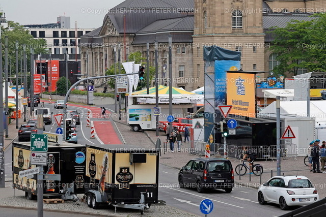 20240515-3228-schlossgrabenfest-HEN-FOTO | 15.05.2024 Openair Musikfestival Schloßgrabenfest 16.5. - 19.5.2024 hier Vorbereitungen einen Tag vor Festivalbeginn mit Blick auf das Hessische Landesmuseum Darmstadt (Foto: Peter Henrich) - Realisiert mit Pictrs.com