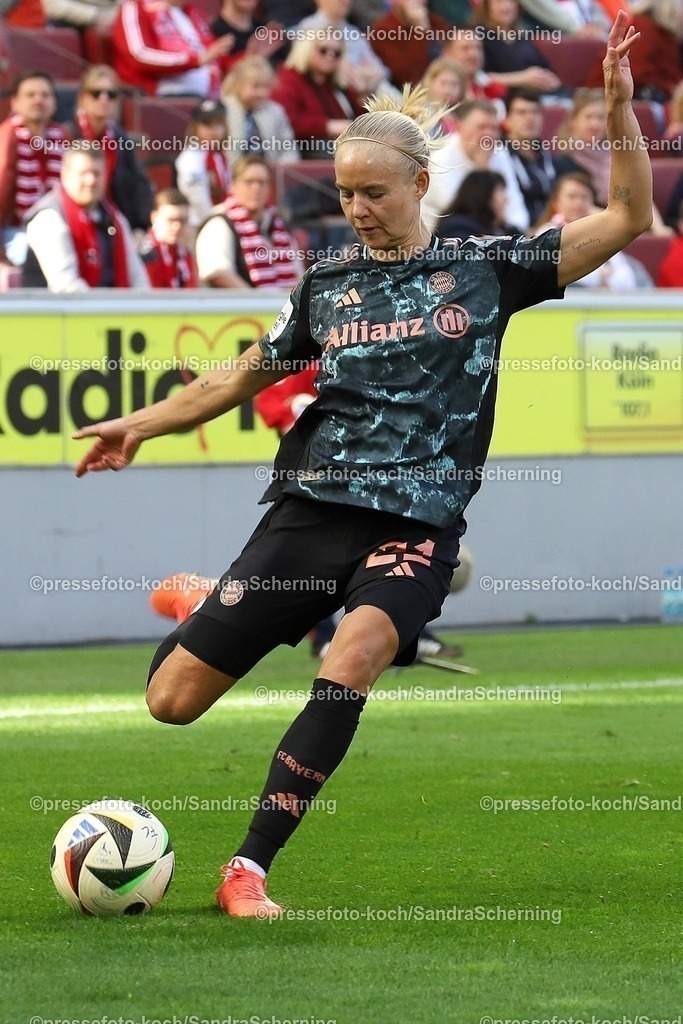 xSSC09032501020 | 09.03.2025, xsscx, Frauen Fußball, 1. FC Köln - FC Bayern München, 1. Fußball Bundesliga, 16. Spieltag, RheinEnergie-STADION, Saison 2024 2025: Pernille Harder (FC Bayern München 21) im Zweikampf gegen Adriana Achcinska (1. FC Köln 9) DFB regulations prohibit any use of photographs as image sequences and or quasi-video.