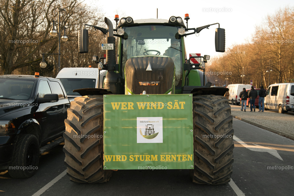 Bauernprotest Berlin am 8. Januar 2024 (24) | Metropolico