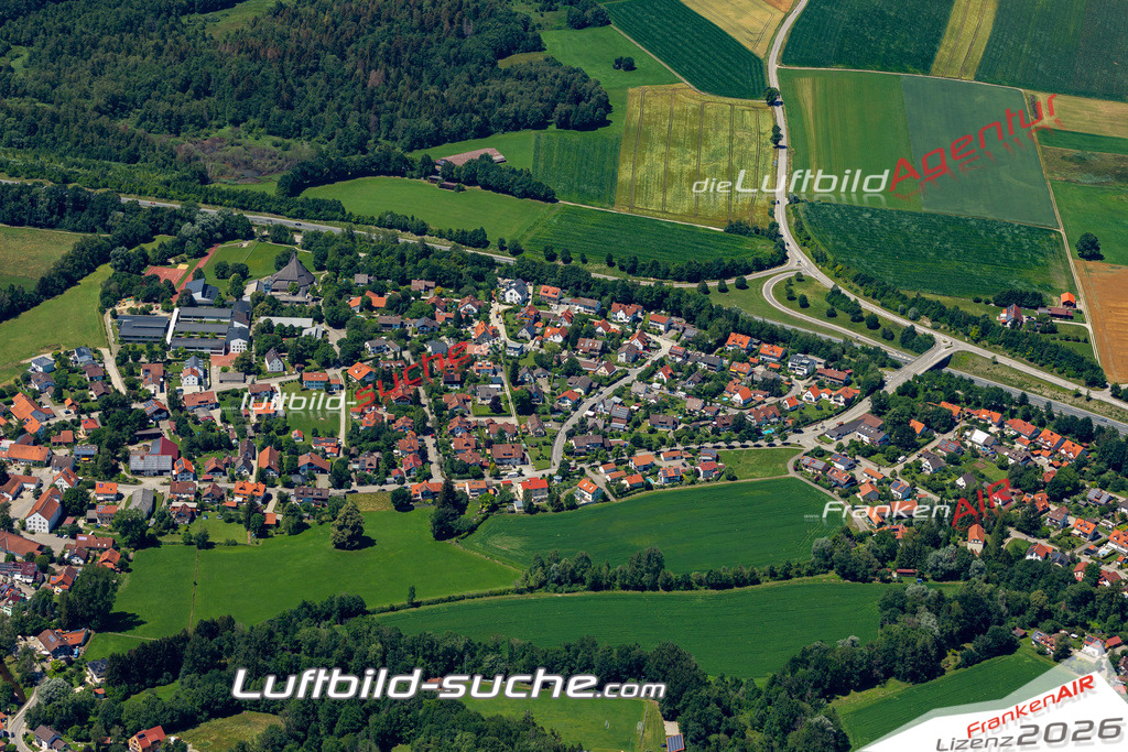 Aktuelles Luftbild von Unterwindach Windach - Die Luftaufnahme wurde 2022 mittels UL-Flugzeug erstellt ( keine Drohne ) - hochauflösende Kamera-Systeme von  Canon -Beste Qualität - Für grossformatige Ausdrucke geeignet. Die Geschenkidee !