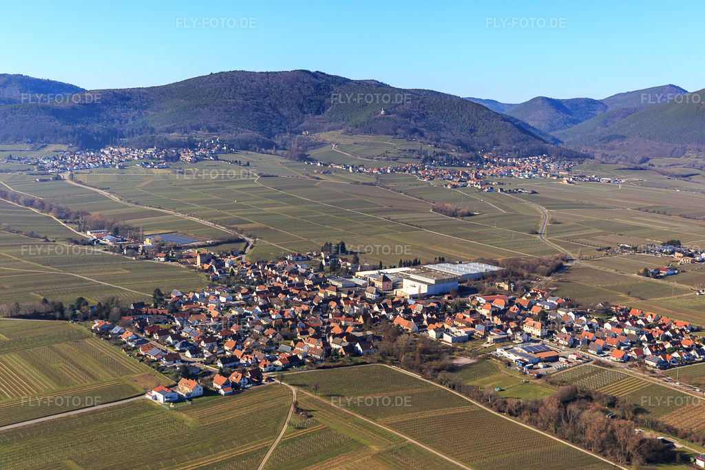Luftbild: Dorfübersicht aus Südosten in Böchingen im Bundesland Rheinland-Pfalz in Deutschland. Foto: IMG_125291.jpg vom 21.02.2021 durch Werner Riehm/FLY-FOTO.de